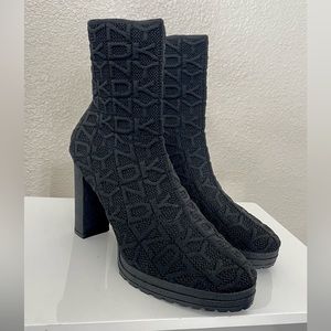 NEW DKNY SOCK MID-SHAFT BOOTS WITH LOGO BLOCK HEELS PLATFORM BLACK SIZE 9